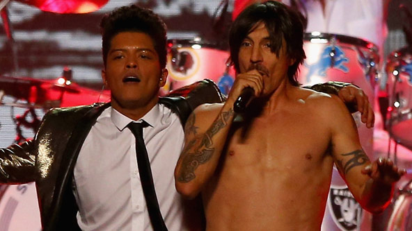 red-hot-chili-peppers-bruno-mars-super-bowl-xlviii-halftime